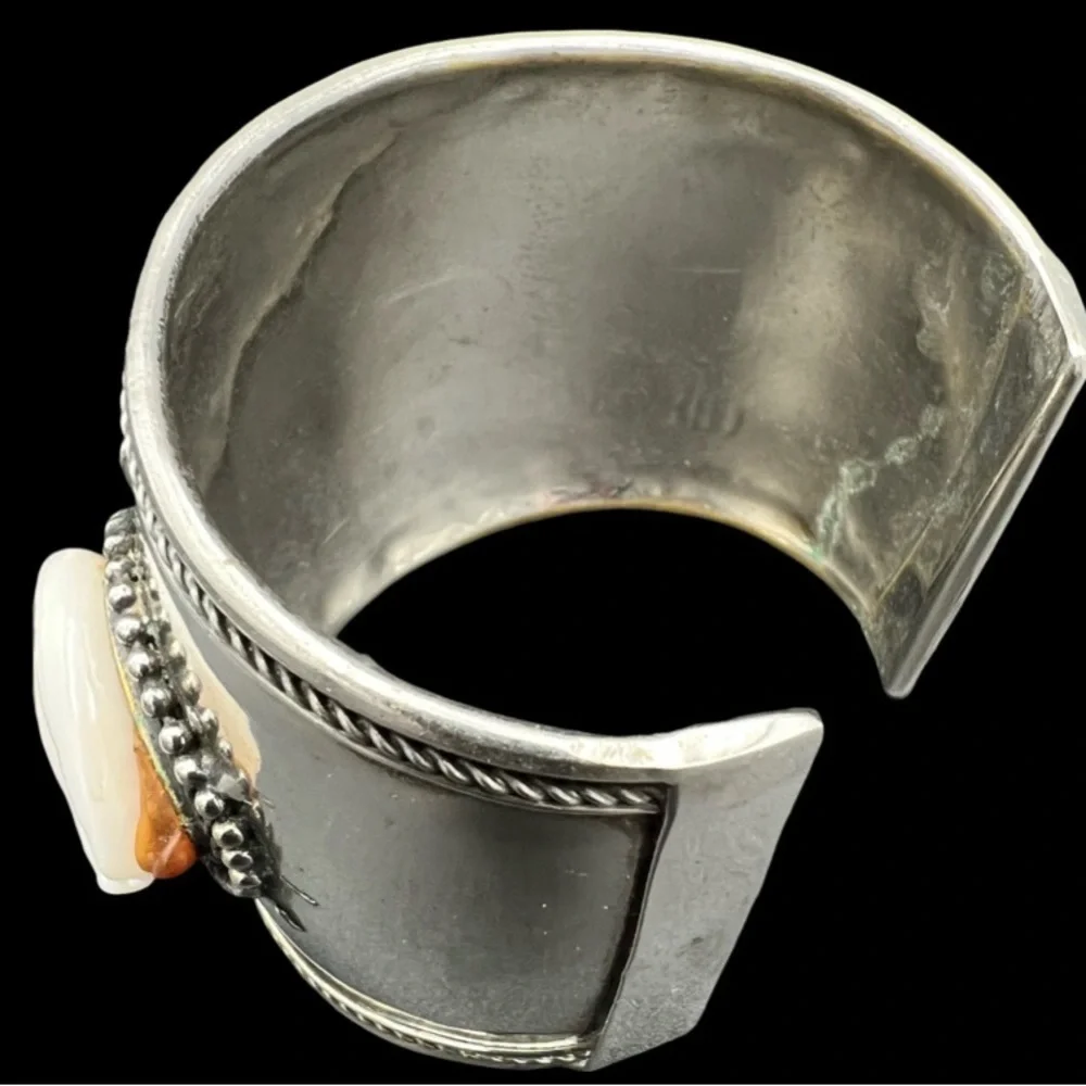 Wide Band Silver Cowrie Shell Bangle Bracelet - Picture 5 of 9